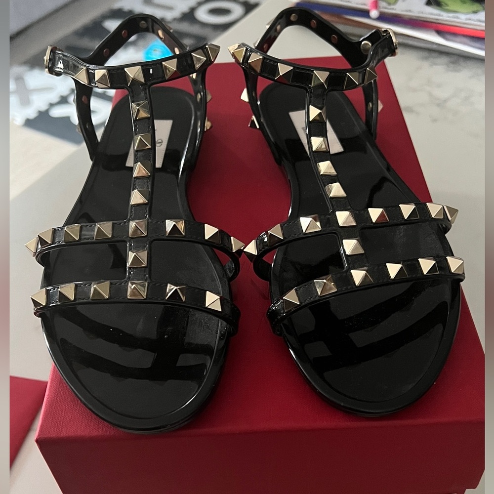 Valentino Garavani
Rockstud Jelly Flat Gladiator Sandals